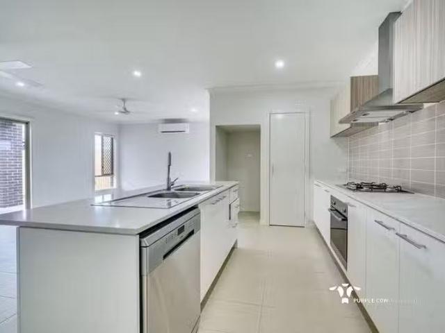 Nice 53 Dubai Circuit, Spring Mountain, QLD 4300