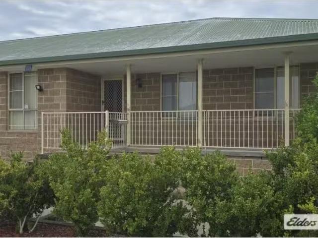 Cozy 53A Commerce Street, Taree House for rent Listed by Carl.