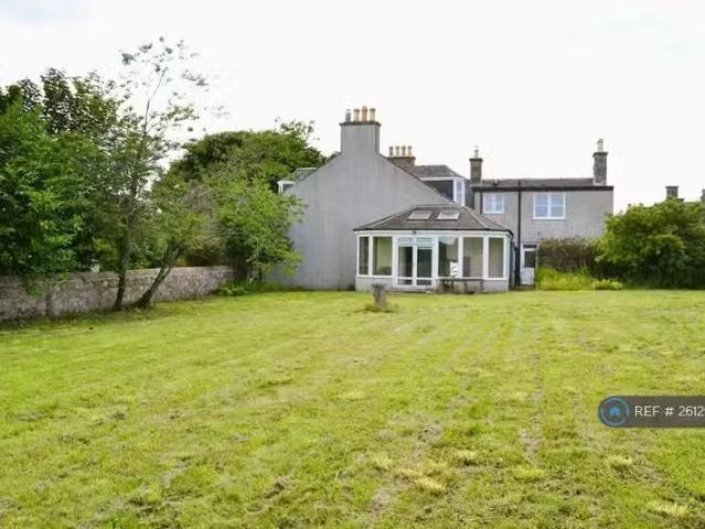 Charming 5 bedroom detached house for rent in Rickarton, Stone.