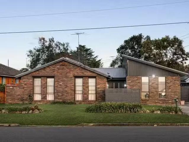 Deal! 5 BR 10 Rosemont Avenue, Emu Plains, NSW 2750