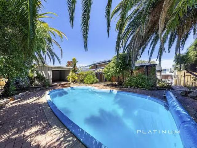 Unique 5 BR 111 Southern Cross Circle, Ocean Reef, WA 6027