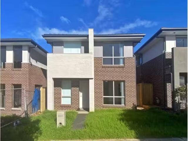 Charming 5 BR 12 Van Pragg Lane, Oran Park House for rent Lis.