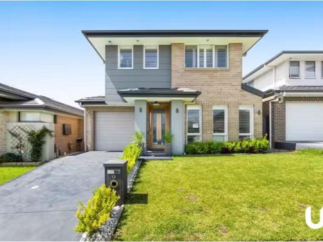 Just in! 5 BR 13 Fanflower Avenue, Denham Court House for rent.