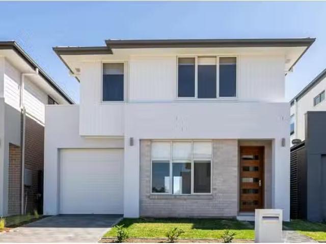 For Rent! 5 BR 17 Garforth Glade, Marsden Park House for rent.