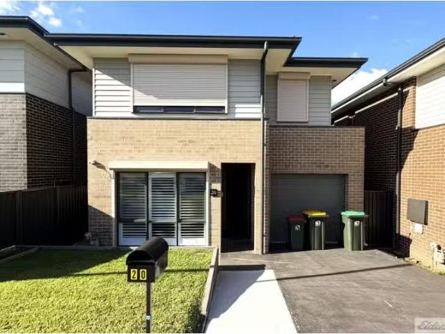 Charming 5 BR 20 Peppercress Ridge, Leppington House for rent.