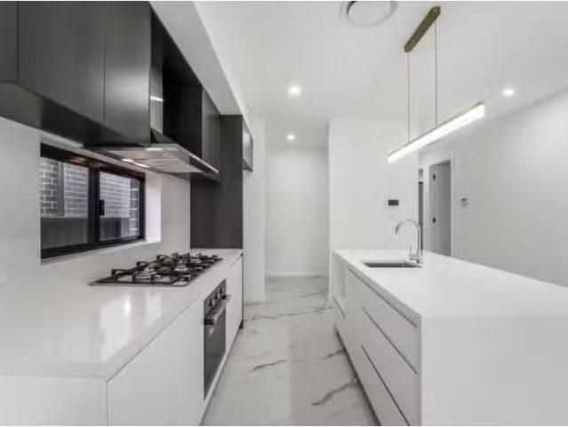 For Rent! 5 BR 22 Lapwing Street, Austral House for rent List.