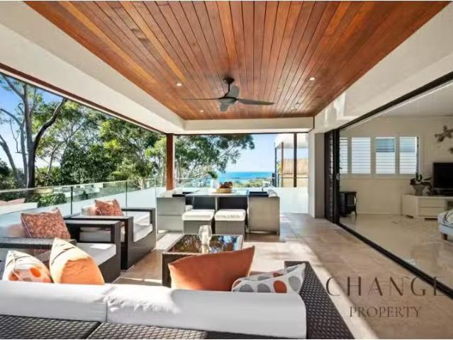 Cheap 5 BR 28 Namatjira Drive, Macmasters Beach House for rent.