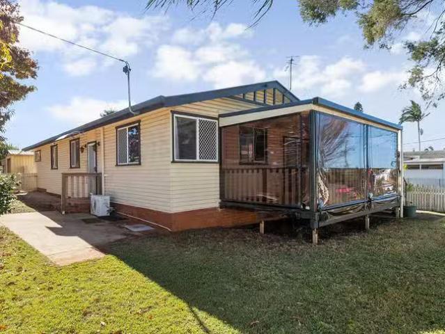 Charming 5 BR 30 Mcdowall Street, Newtown, QLD 4350