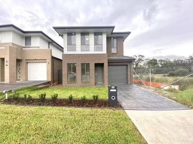 Nice 5 BR 31 Maneroo Street, Rouse Hill, NSW 2155