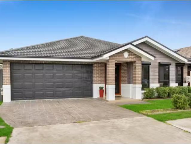 Unique 5 BR 32 Carter Street, Oran Park House for rent Listed.