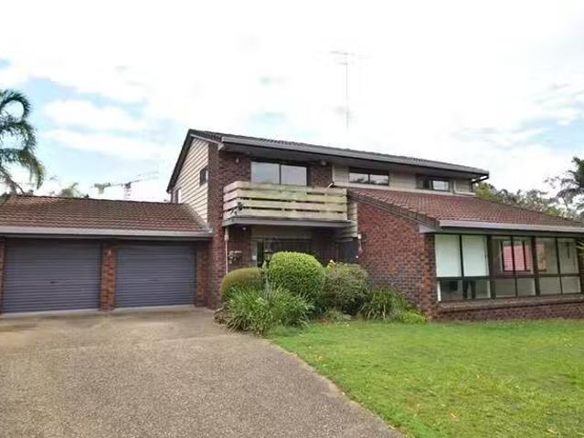 Charming 5 BR 34 Firthshire Street, Mansfield, QLD 4122