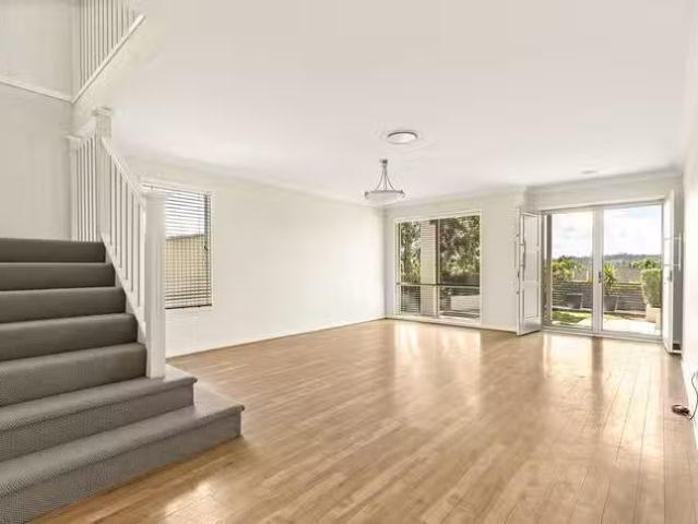 Cheap 5 BR 38 Jason Street, Sinnamon Park, QLD 4073