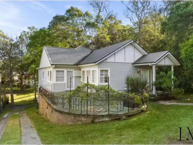 Deal! 5 BR 40 Charlestown Road, New Lambton Heights House for.