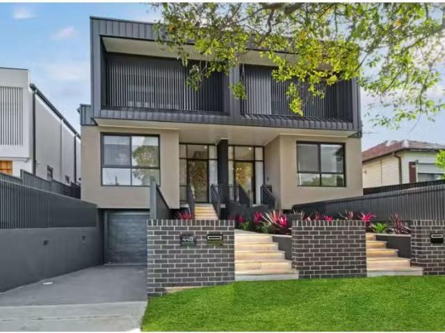 Cheap 5 BR 44b Eastern Avenue, Panania Townhouse for rent Lis.