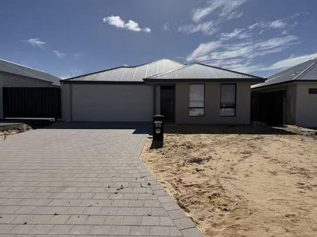 Unique 5 BR 85 Sharperton Meander, Dudley Park, WA 6210