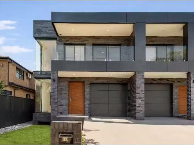 Deal! 5 BR 89A Dennistoun Avenue, Guildford Townhouse for rent.