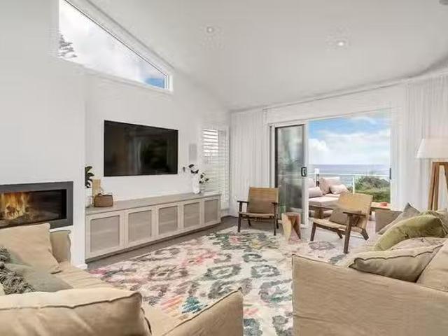New 5 BR Lawrence Hargrave Drive