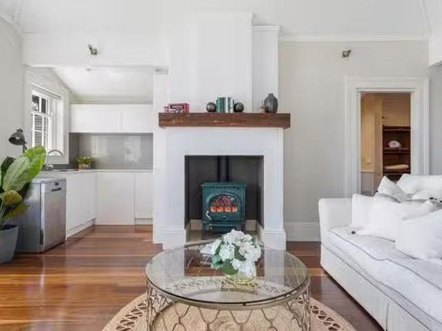 Charming 5 BR Minkara Road