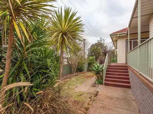 For Rent! 5 Elworthy Street, Harlaxton, QLD 4350