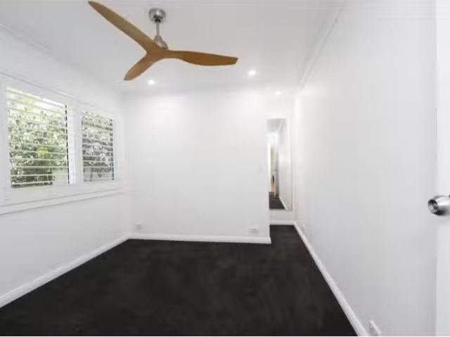 Nice 5 Old Tumbi Road, WAMBERAL House for rent Listed by Lade.