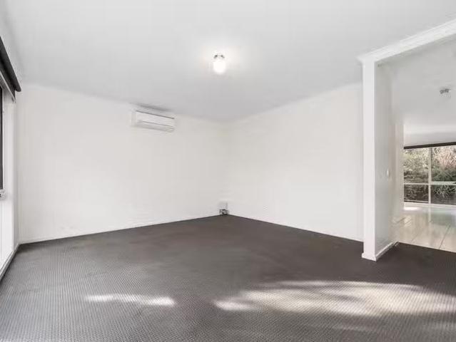 Charming 5 Macrosty Court, Frankston, VIC 3199