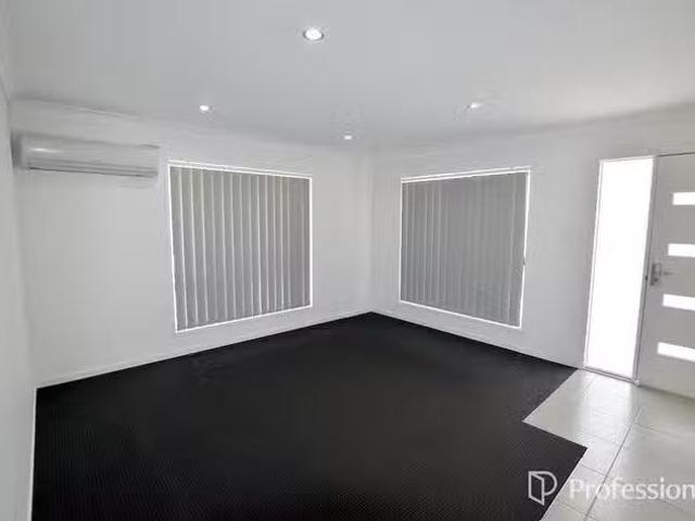 Cozy 5 Numalia Lane, Boyne Island, QLD 4680