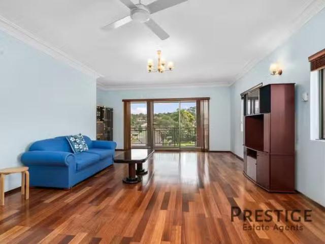 Cozy 5 Piesley Street, Prairiewood NSW 2176