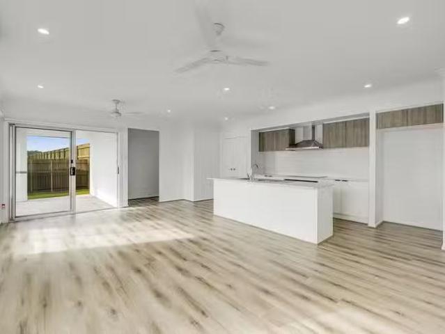 Cozy 5 Royal Dane Crescent, Meringandan West, QLD 4352