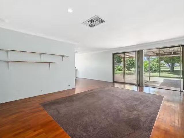 Nice 5A Brentwood Avenue, Brentwood, WA 6153