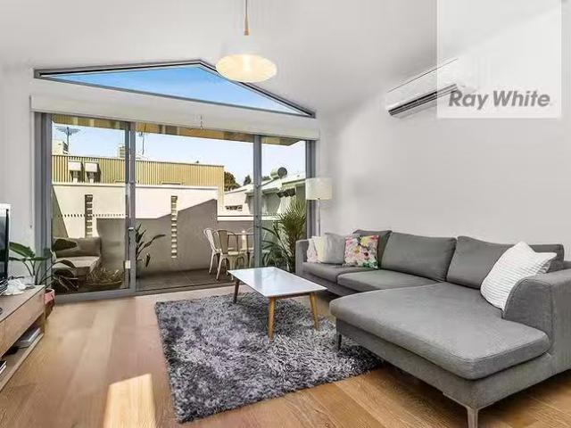 Just in! 6/63 Crown Street, Flemington, VIC 3031