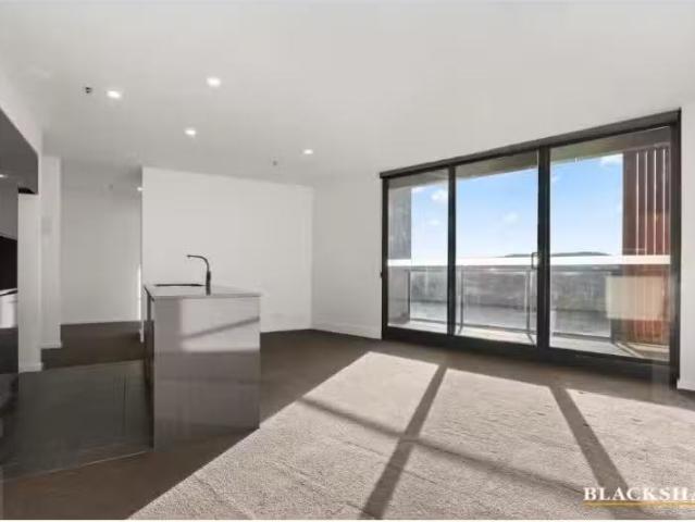 Just in! 67/1 Anthony Rolfe Avenue, Gungahlin Apartment for re.