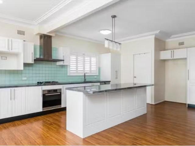 Charming 68 Barrenjoey Road, Mona Vale House for rent Listed.