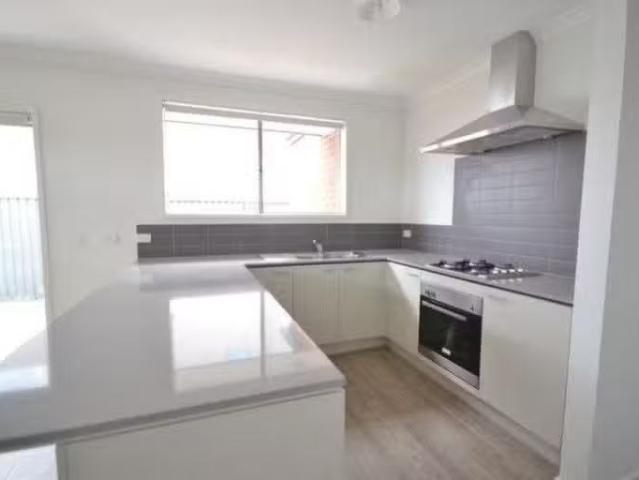 Nice 68 Elmslie Drive, Cranbourne East VIC 3977 House For Le.