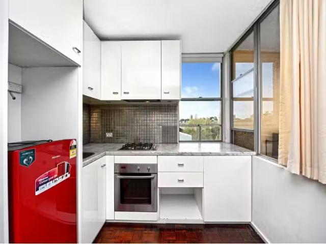Just in! 608/76 Roslyn Gardens, RUSHCUTTERS BAY Apartment for.
