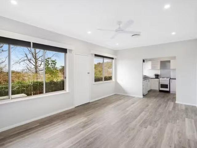 Cozy 618 Affleck Street, Albury House for rent Listed by Rene.