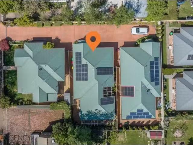 Cozy 61b Sampson Street, Orange House for rent Listed by Simo.