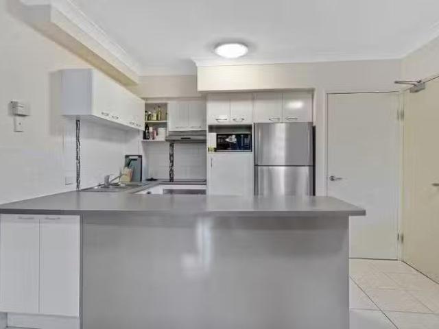 Charming 6/300 Sir Fred Schonell Drive, St Lucia, QLD 4067