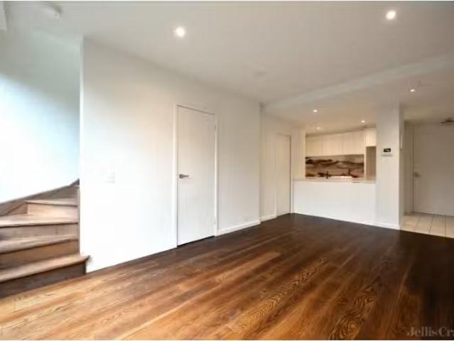 For Rent! 6/353 Napier Street, Fitzroy Apartment for rent Lis.