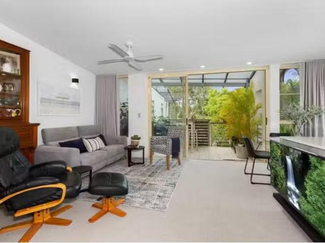 Charming 6/3 Cedarwood Ct, CASUARINA Apartment for rent Liste.