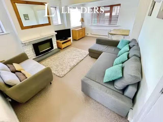 Unique 6 bedroom detached house for rent in Melville Road, Win.