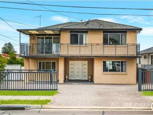Cozy 6 BR 2 Frome Street, Fairfield West House for rent Liste.