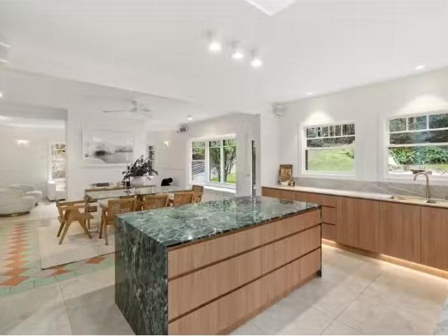 Deal! 6 BR 35 Southfork Drive, Glenning Valley House for rent.