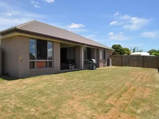 Deal! 6 Gardner Place, Silkstone, QLD 4304