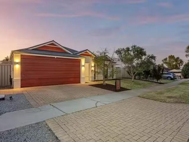 Cozy 6 Featherstone Gardens, Butler, WA 6036