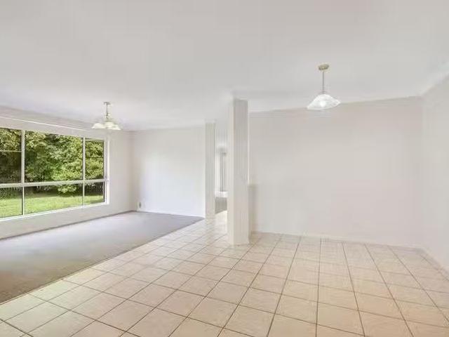 Charming 6 Kerry Close, Middle Ridge, QLD 4350