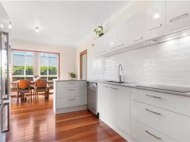 Cheap 6 Hill Street, North Lambton House for rent Listed by P.