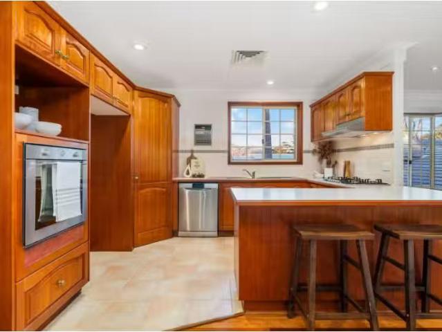 Cheap 6 John Savage Crescent, West Pennant Hills House for ren.