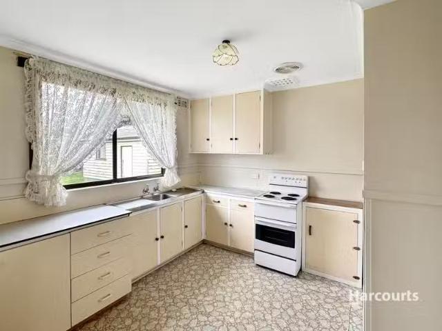 Cozy 6 Lewis Street, SOMERSET, TAS 7322 House for Rent