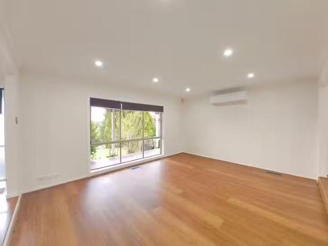 Deal! 6 Parkhaven Way, Knoxfield, VIC 3180