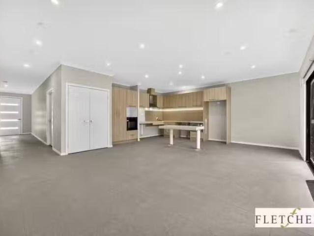Charming 6 Woolspinner Crescent, Wyndham Vale VIC 3024 House.